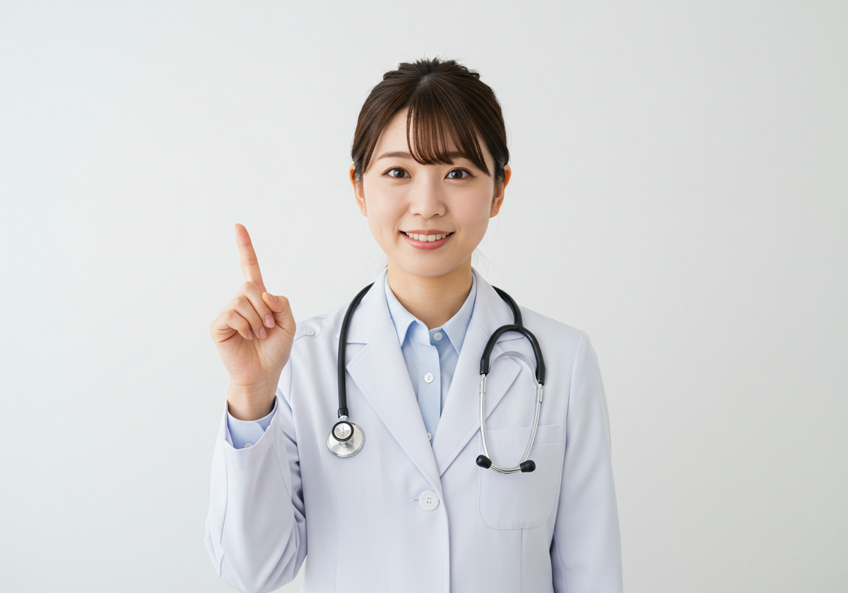 腋毛の処理について笑顔でアドバイスする女性医師