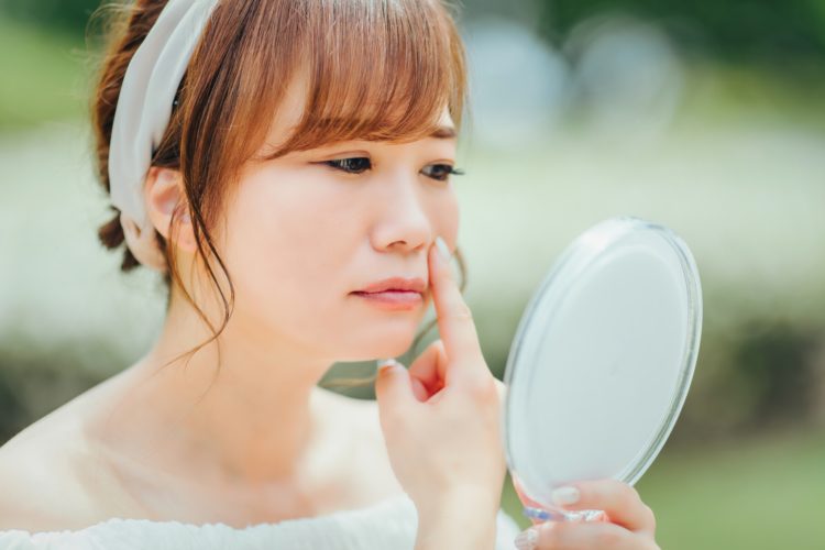 なぜ頬に線が入るの?縦線・横線は老化のサイン?