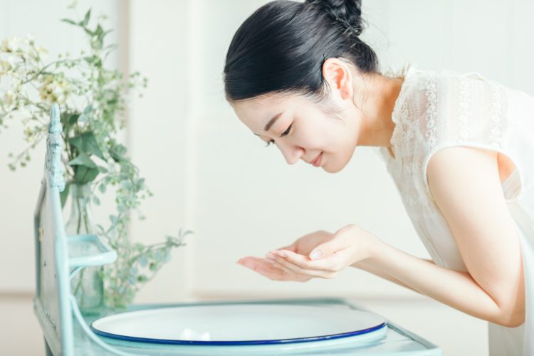 女性 洗顔