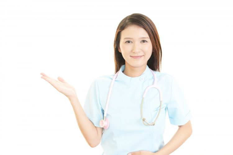 ヒアルロン酸とコラーゲンの違いを解説する看護師