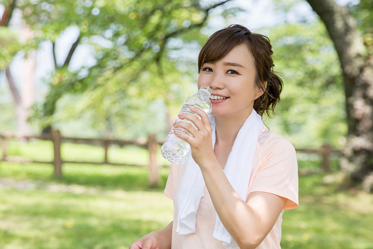 ダイエット点滴後に有酸素運動をする女性
