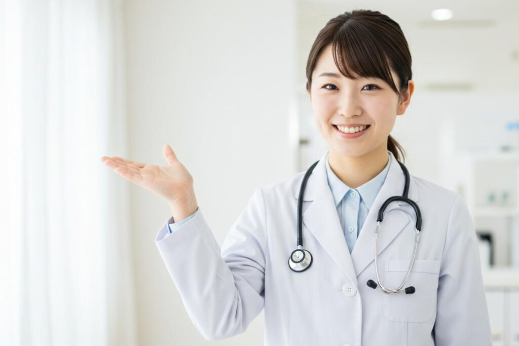 Eラインを簡単にチェックする方法を紹介する女性医師